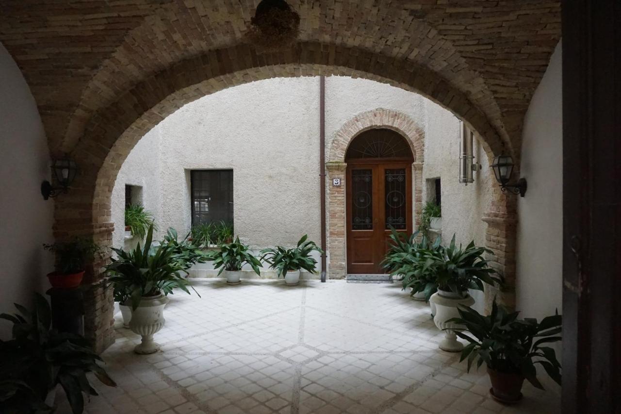 Palazzo De Fabritiis Bed & Breakfast Rosciano  Bagian luar foto