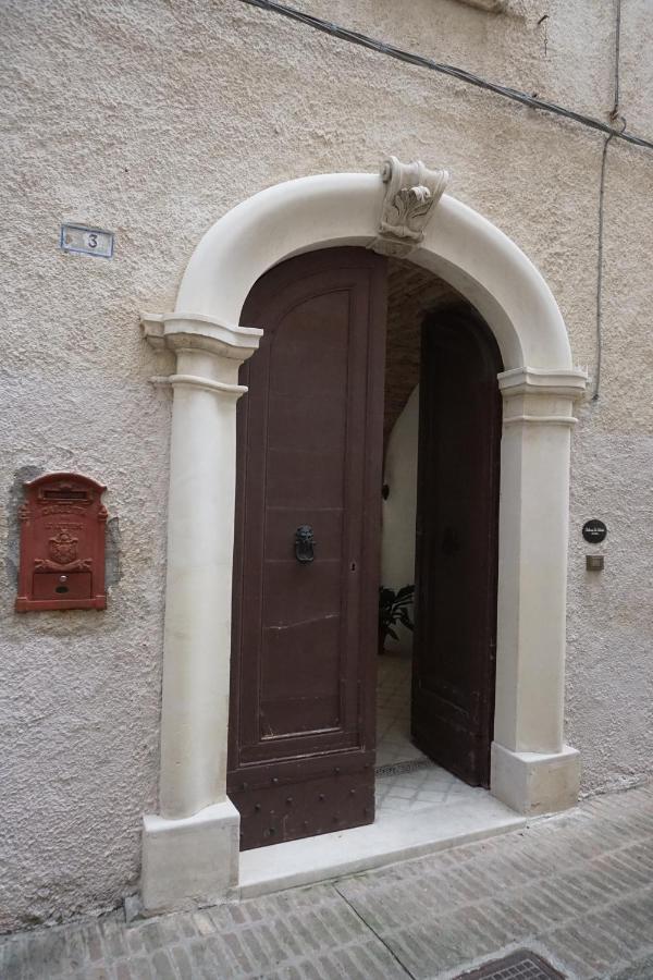 Palazzo De Fabritiis Bed & Breakfast Rosciano  Bagian luar foto